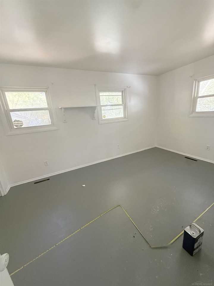 836 Victoria Ave - Photo 6 of 10