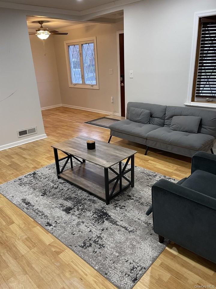 278 Devonshire Dr - Photo 3 of 11