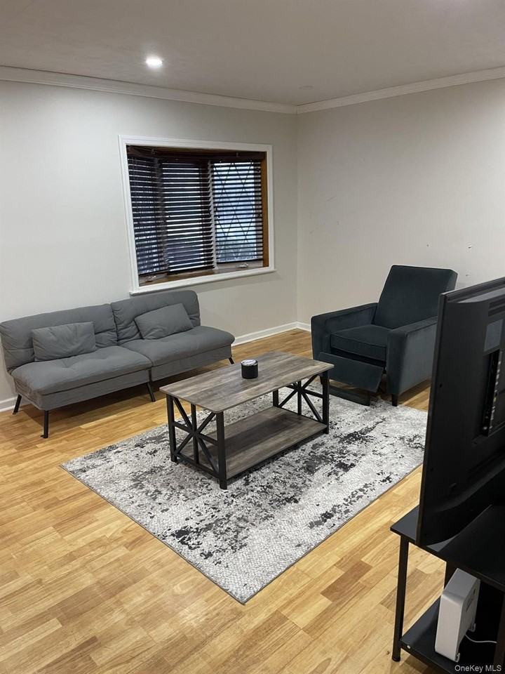 278 Devonshire Dr - Photo 4 of 11