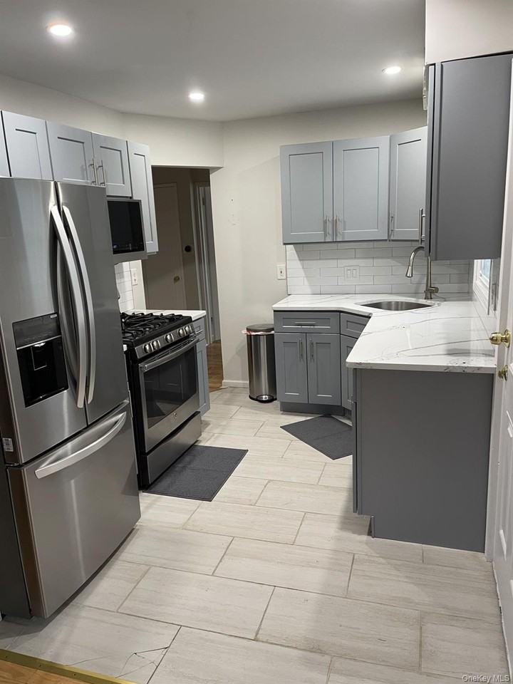 278 Devonshire Dr - Photo 5 of 11