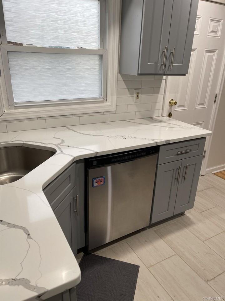 278 Devonshire Dr - Photo 7 of 11