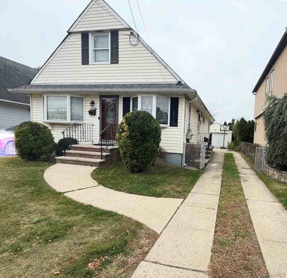 573 Lakeville Rd - Photo 2 of 17