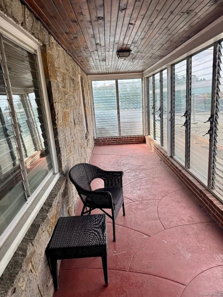 29 N Long Beach Rd - Photo 2 of 14