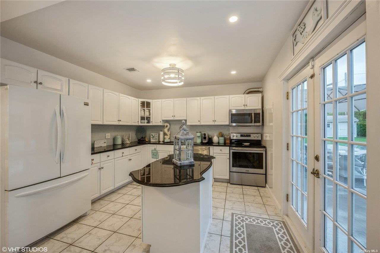 2420 Plum Island Lane - Photo 3 of 11