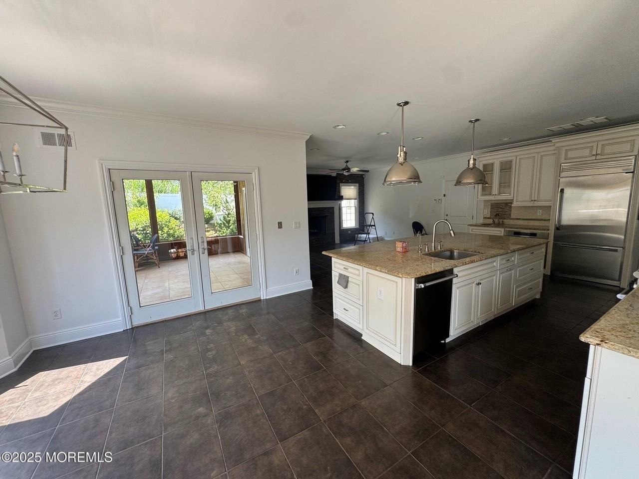 244 Van Kirk Ave - Photo 4 of 22