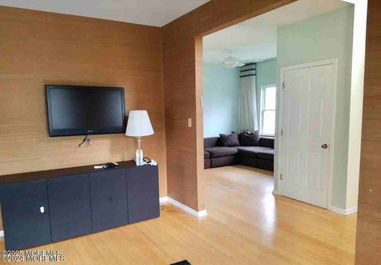 95 Poplar Ave - Photo 4 of 9