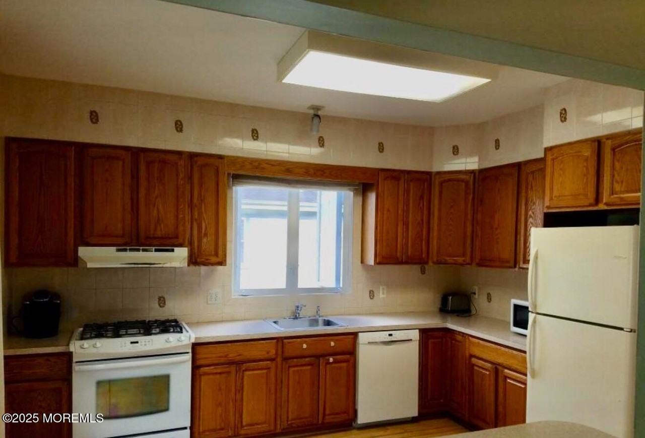 95 Poplar Ave - Photo 5 of 9