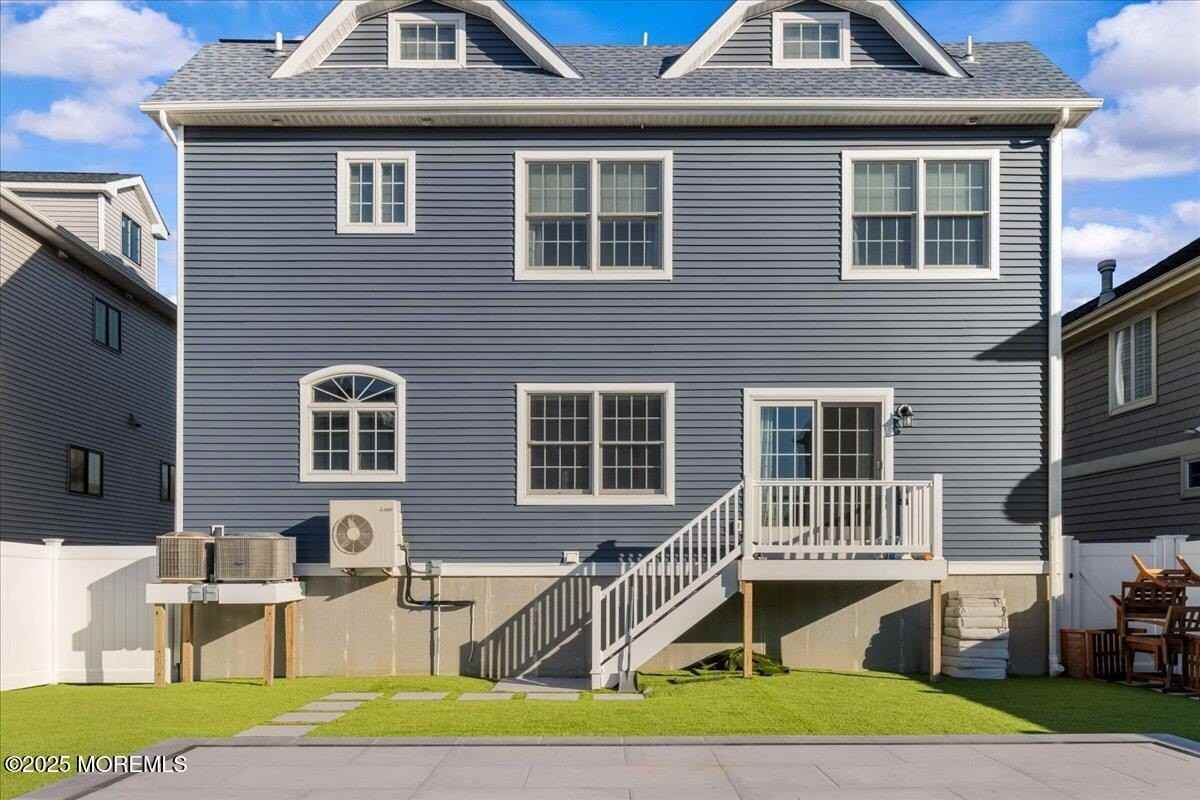 1613 Ocean Ave - Photo 2 of 37