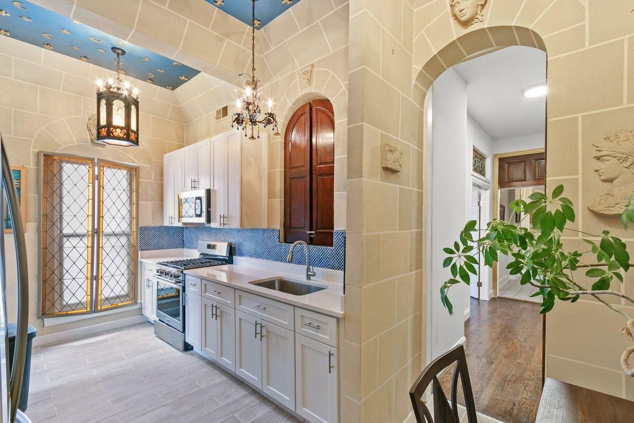 E Biddle St - Photo 2 of 16