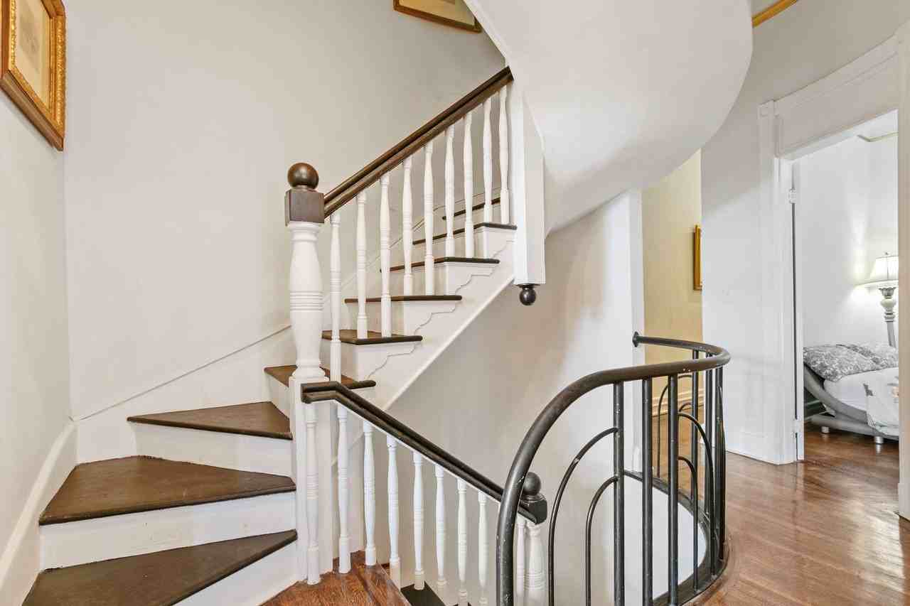 E Biddle St - Photo 3 of 16