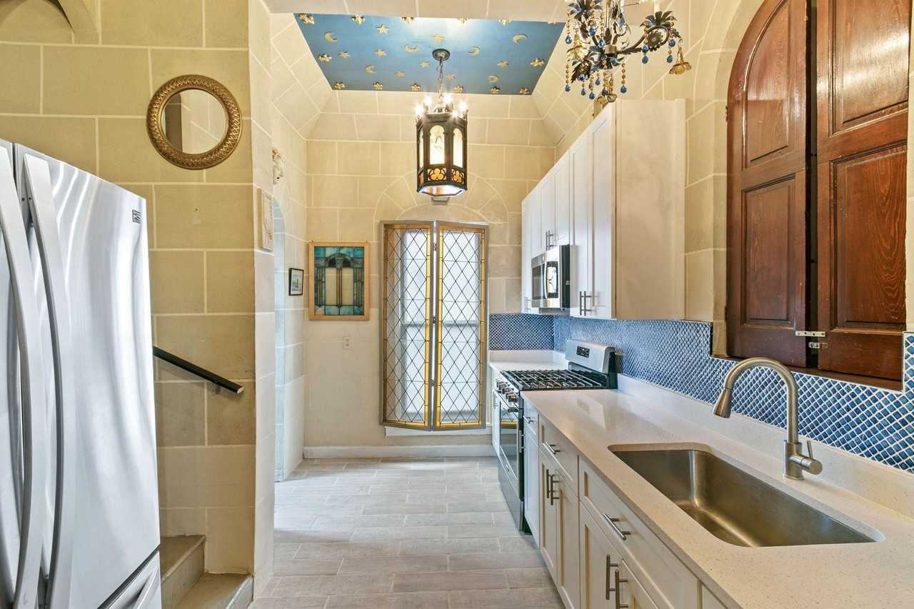 E Biddle St - Photo 6 of 16