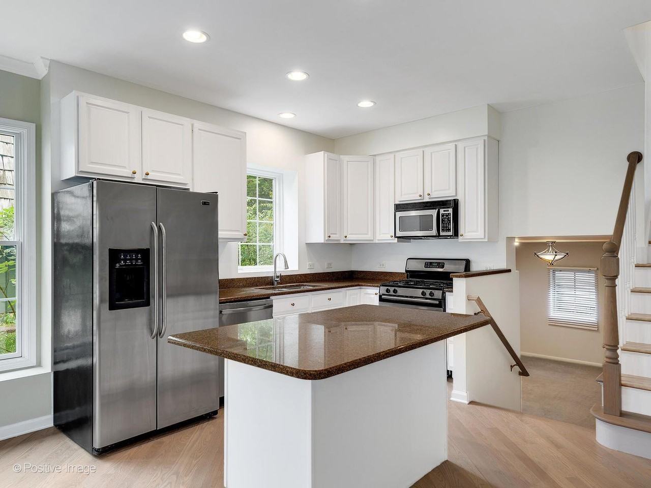 700 N Summit St - Photo 7 of 28