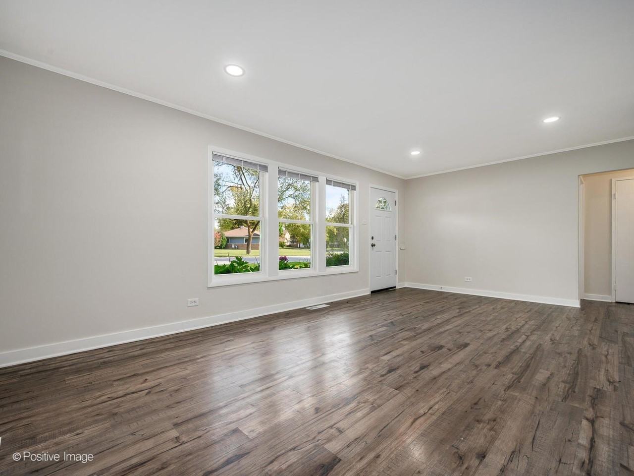 353 Blackhawk Dr - Photo 4 of 15