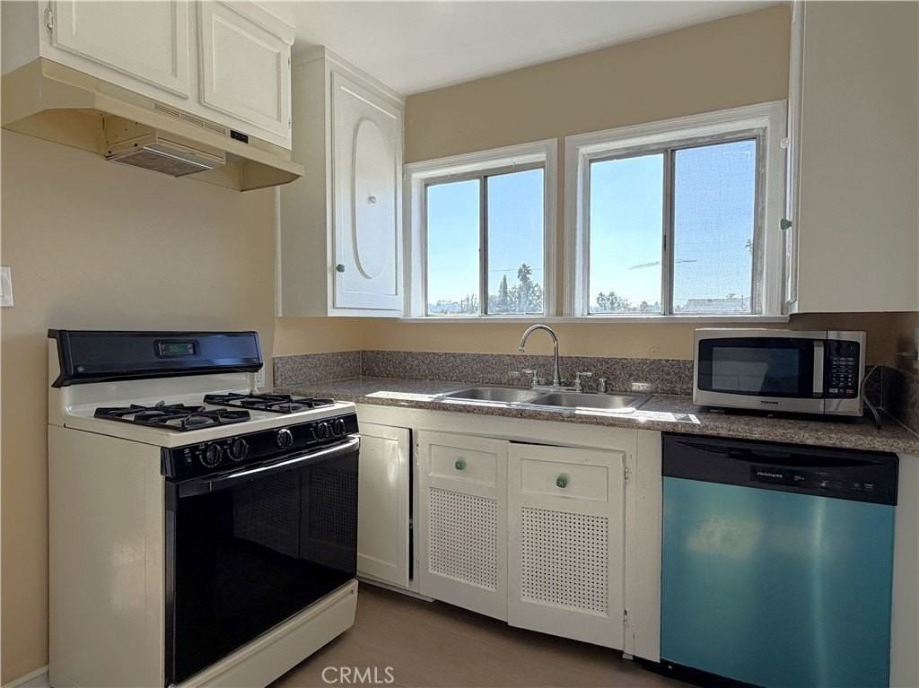 3357 Sunnynook Dr - Photo 6 of 17