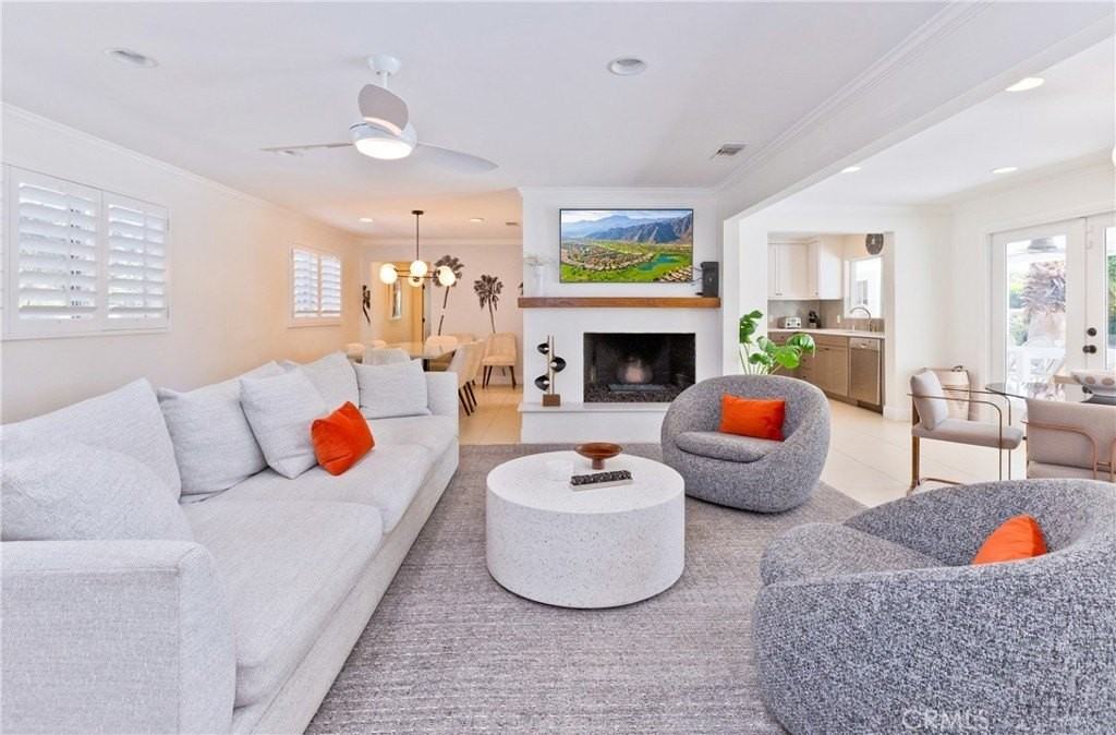 1057 E Marshall Way - Photo 7 of 50