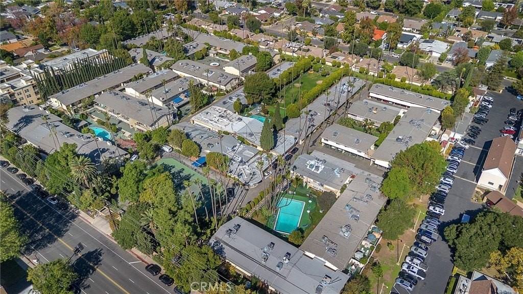 14243 Magnolia Blvd - Photo 5 of 8