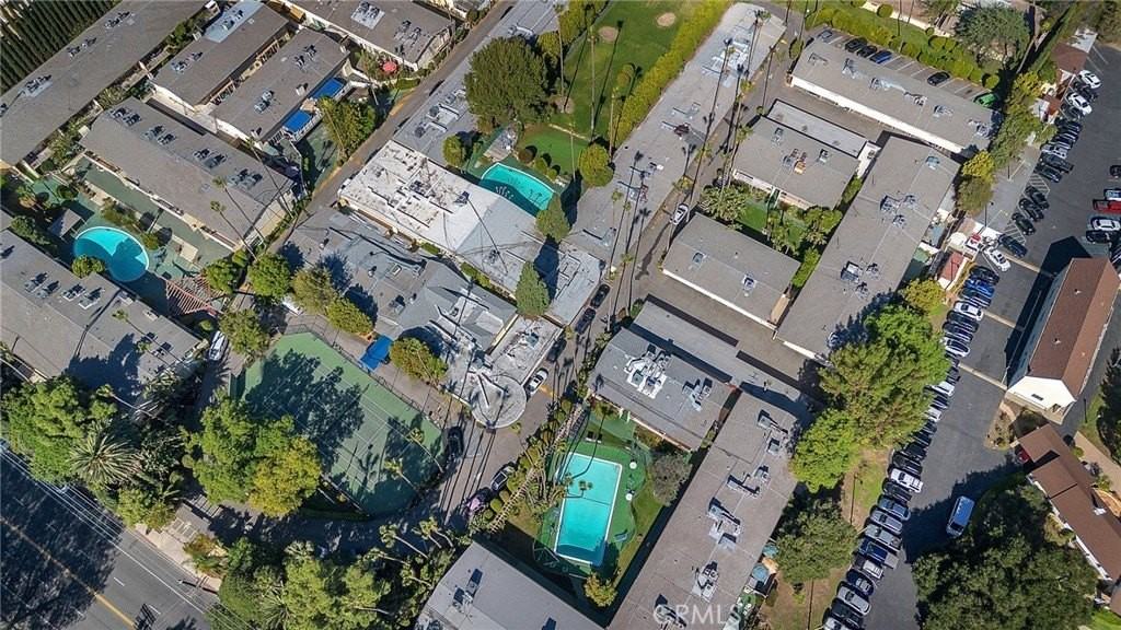 14243 Magnolia Blvd - Photo 6 of 8