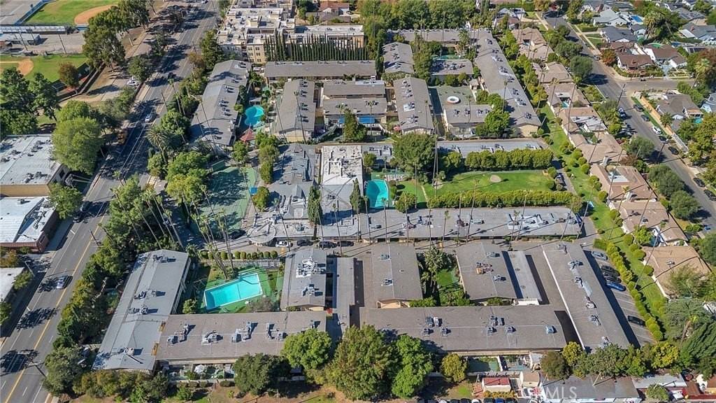 14243 Magnolia Blvd - Photo 7 of 8