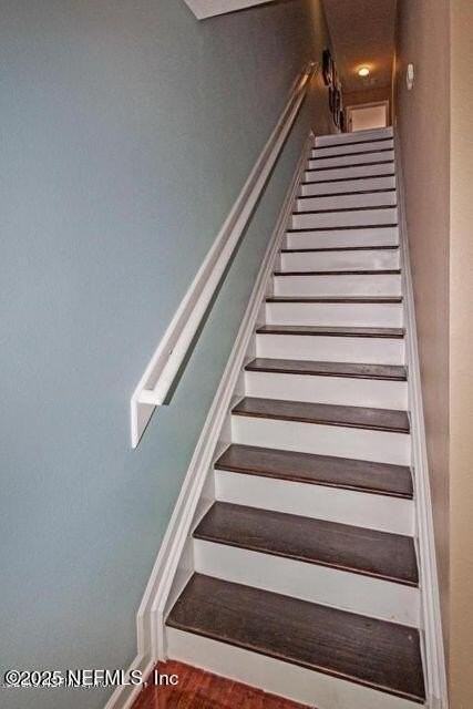 215 Scrub Jay Drive - Photo 2 of 9