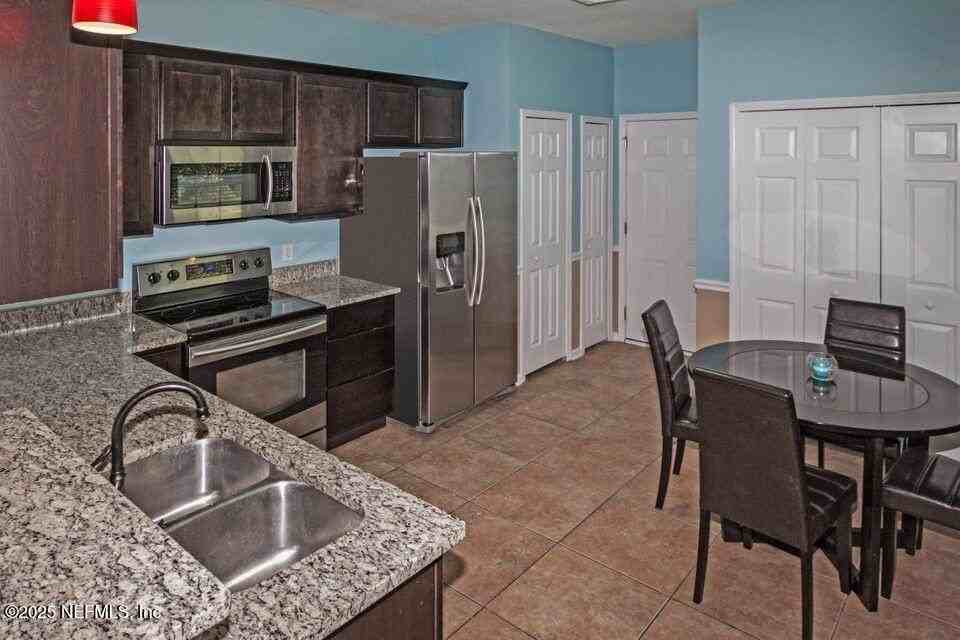 215 Scrub Jay Drive - Photo 4 of 9