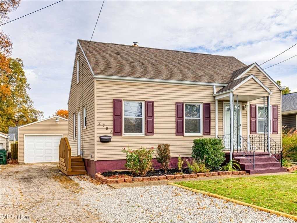 2703 Oakwood Drive - Photo 2 of 23