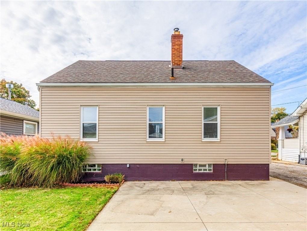 2703 Oakwood Drive - Photo 3 of 23