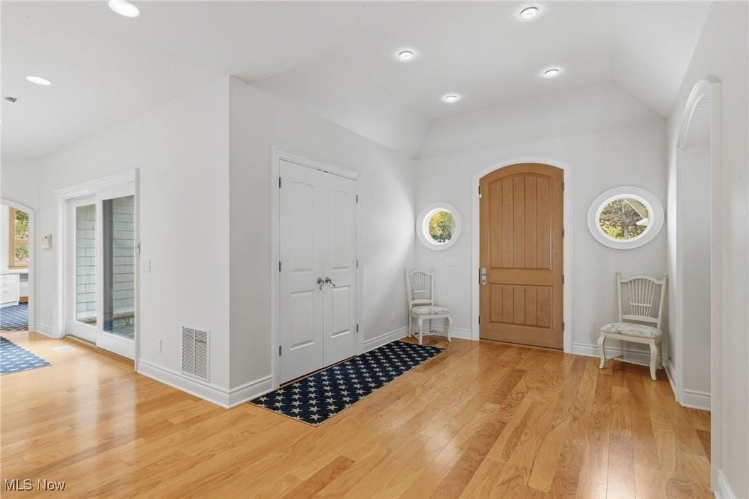 28838 Lake Rd - Photo 7 of 38