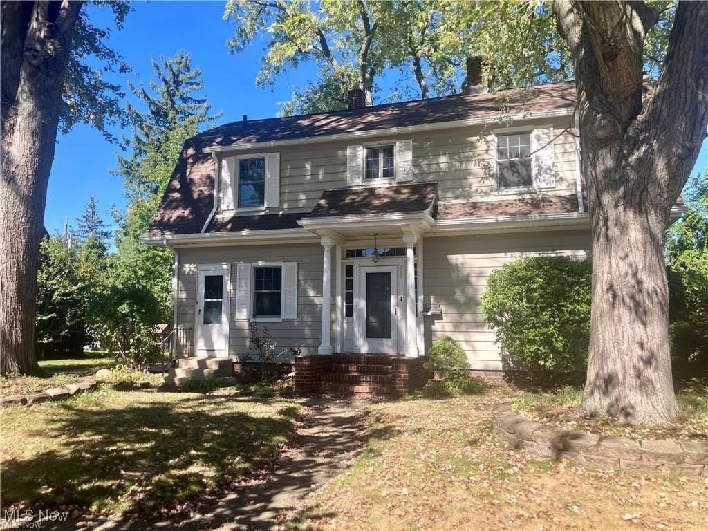 227 Crescent Dr - Photo 2 of 15