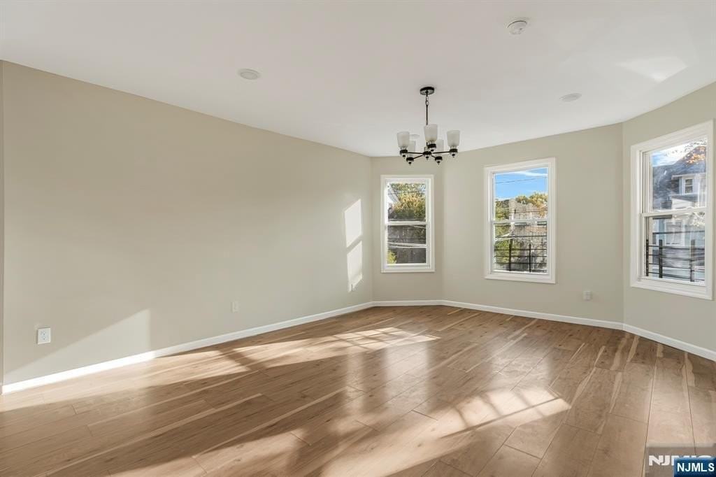 87 Isabella Ave - Photo 3 of 28