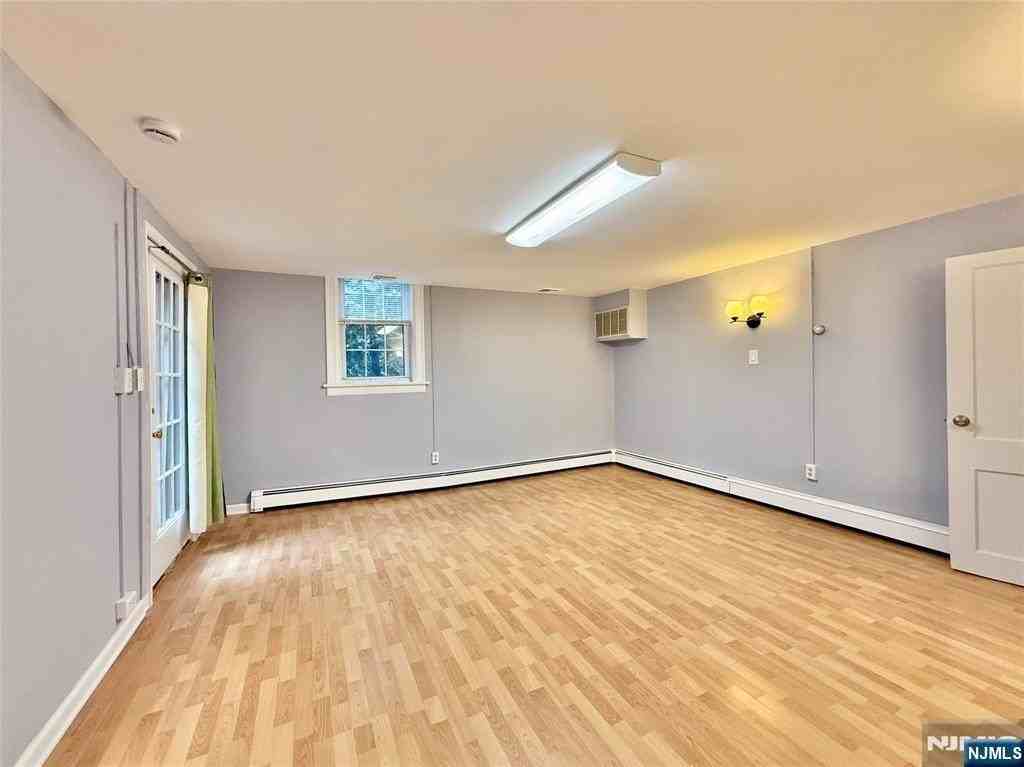 455 Hillside Ave - Photo 5 of 9