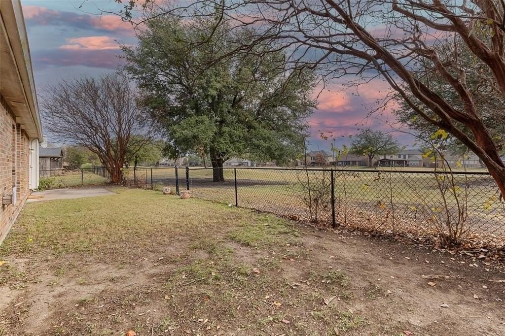 5712 Lafayette Drive - Photo 6 of 38