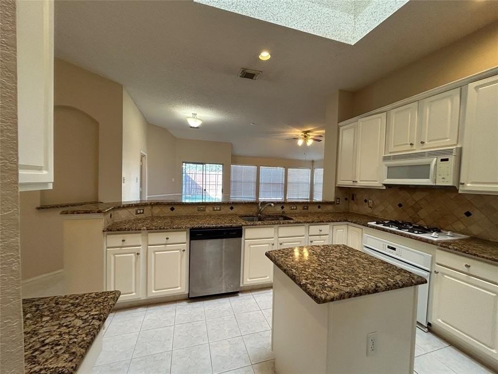 3805 Pine Valley Dr - Photo 5 of 16