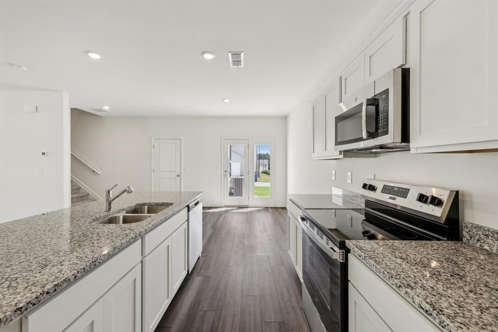 3225 Landslide Dr - Photo 4 of 24