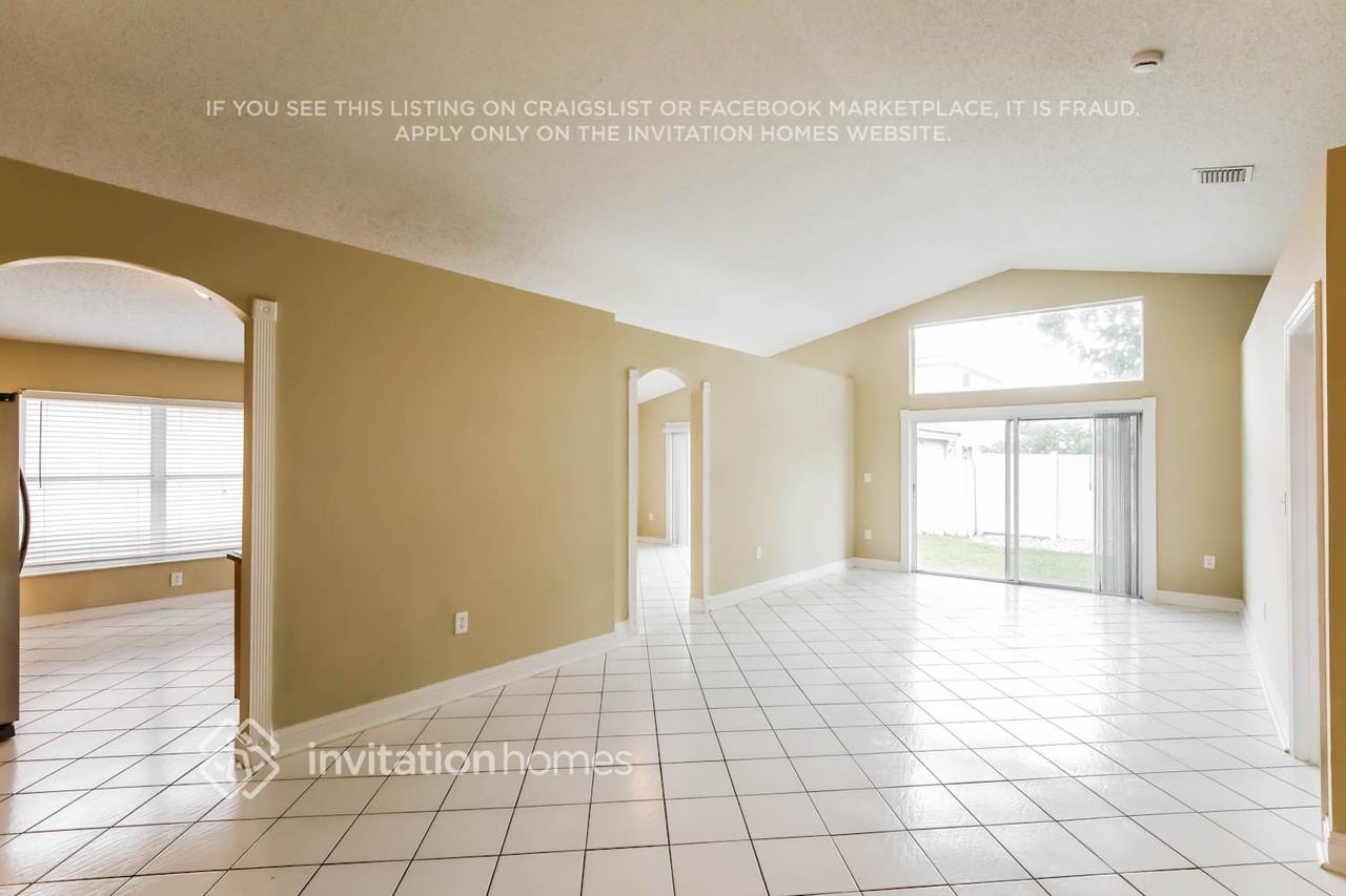 2912 Sw 174th Ave - Photo 3 of 17