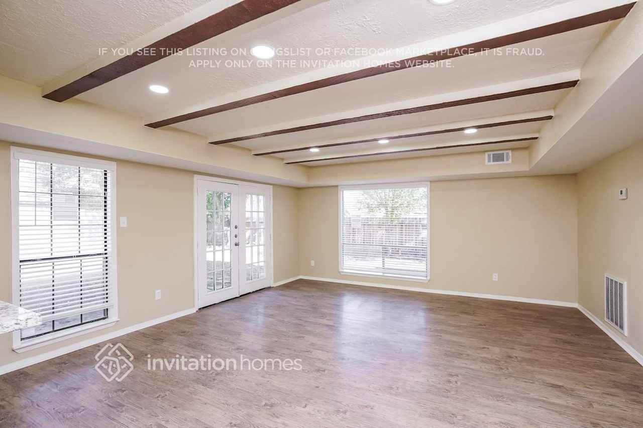 4402 Dawn Creek Ln - Photo 5 of 18