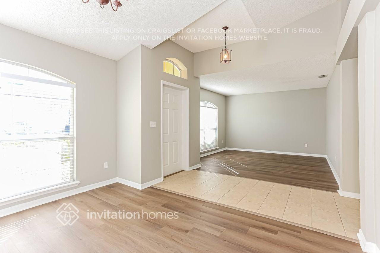 10351 Lancashire Dr S - Photo 5 of 18