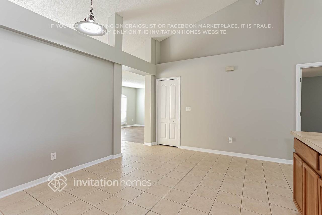 10351 Lancashire Dr S - Photo 6 of 18