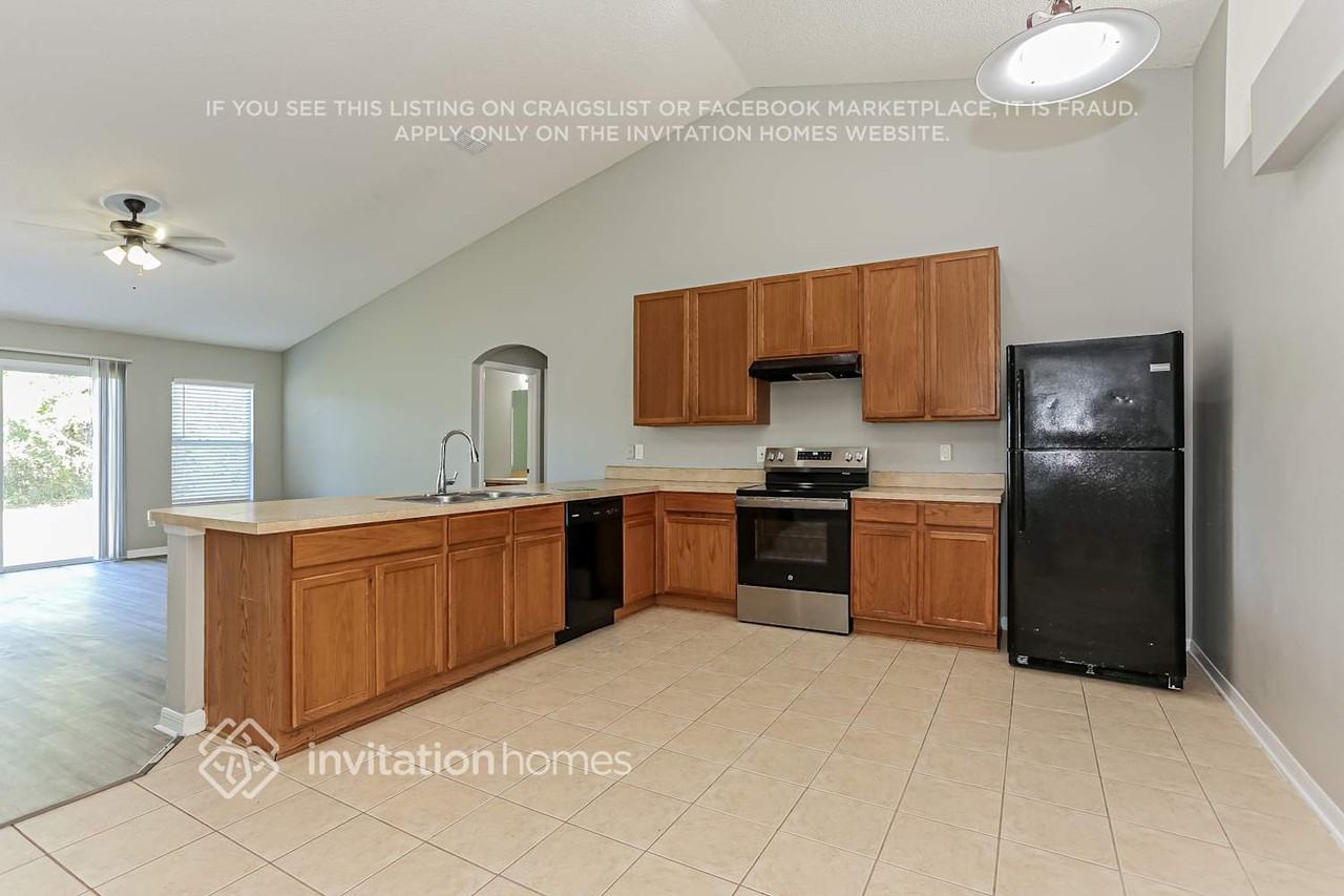 10351 Lancashire Dr S - Photo 7 of 18