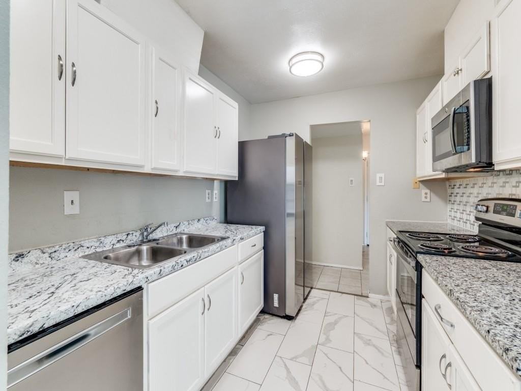 420 Rockcrest Drive - Photo 5 of 12