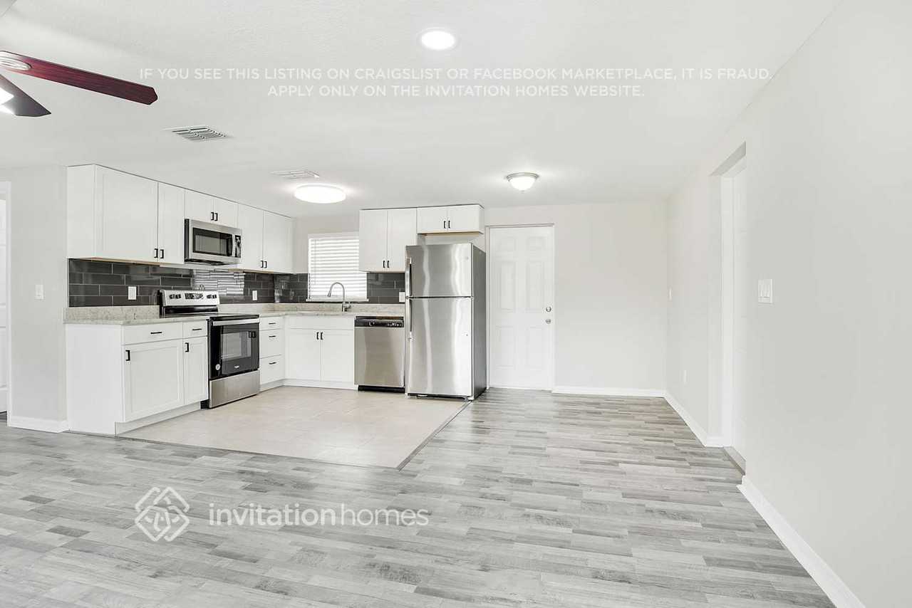 201 Spring Lake Cir - Photo 2 of 20