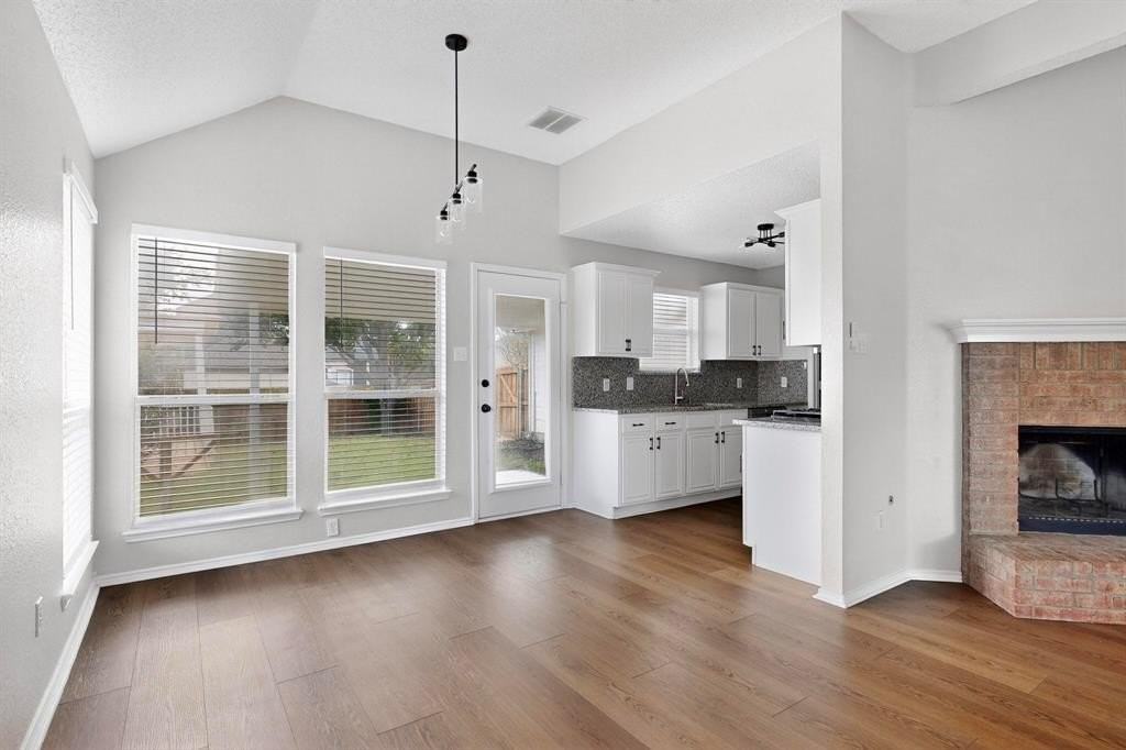 2864 Hampshire Ln - Photo 7 of 40