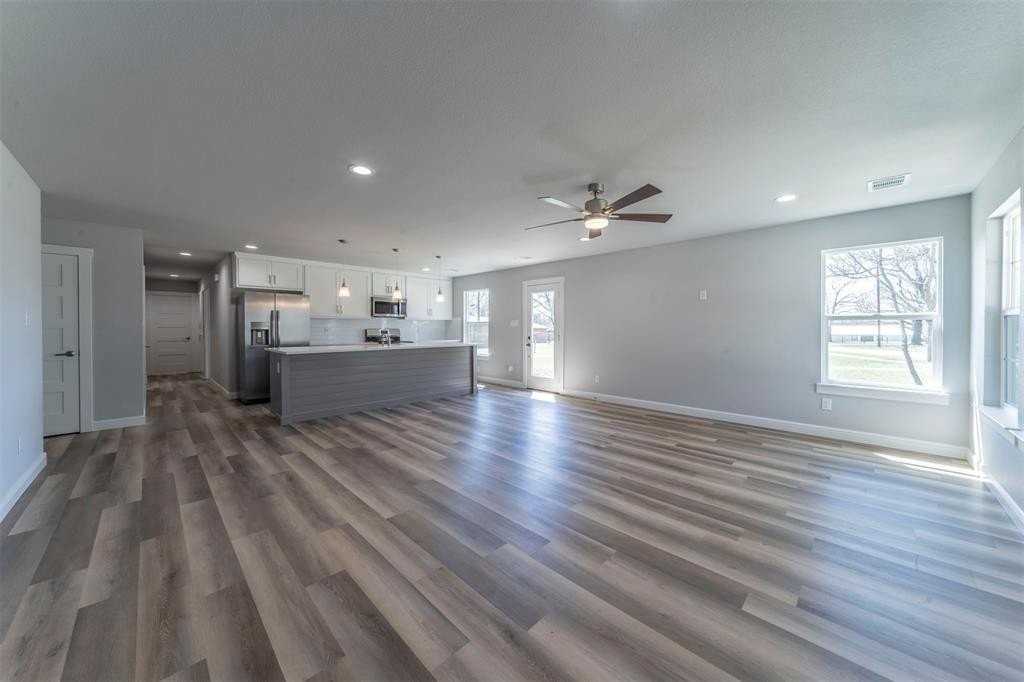 220 Patrick St - Photo 2 of 12