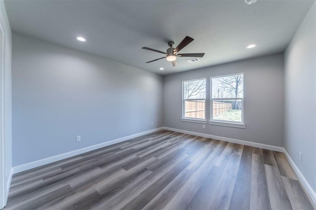 220 Patrick St - Photo 5 of 12