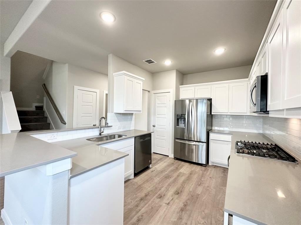 1420 Avondale Ct - Photo 7 of 29