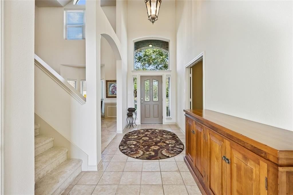 3605 Winchester Court - Photo 2 of 35