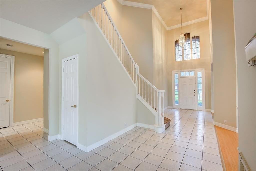 219 Canyon Lake Drive - Photo 5 of 40