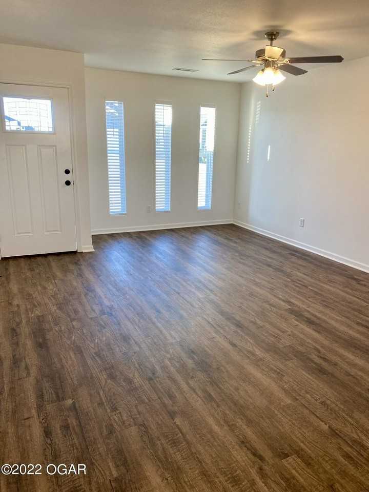 325 Eagle Edge - Photo 3 of 21