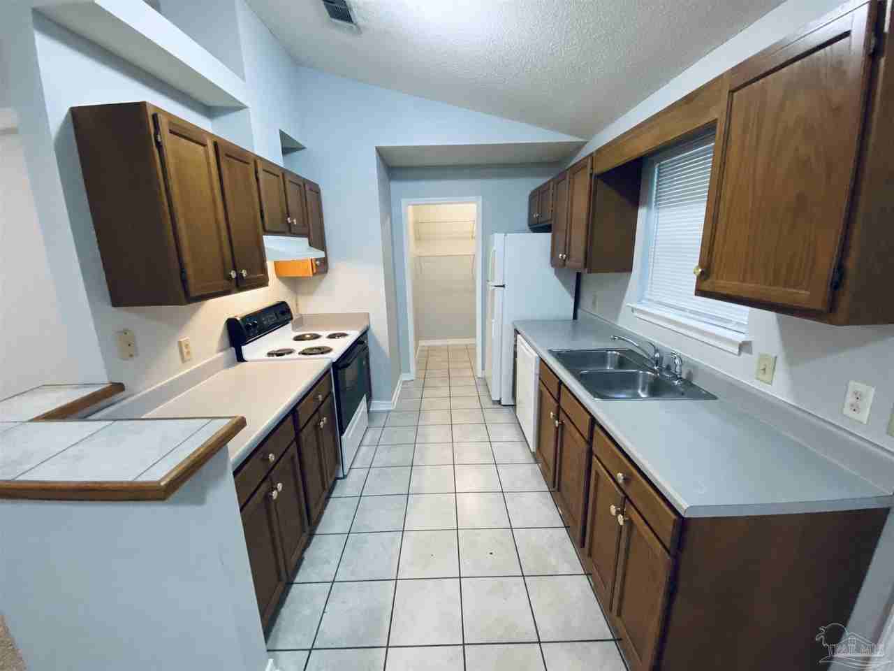 1000 Sable Dr #B - Photo 2 of 10