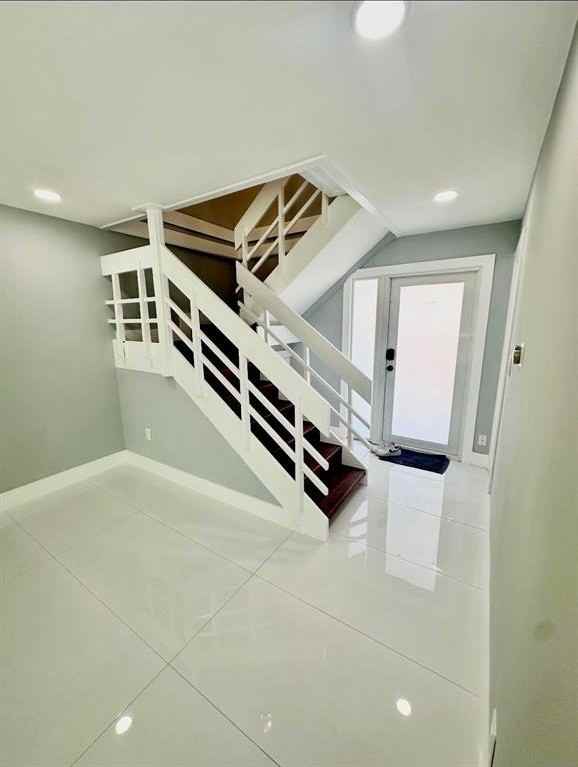 320 Sunshine Dr - Photo 5 of 14