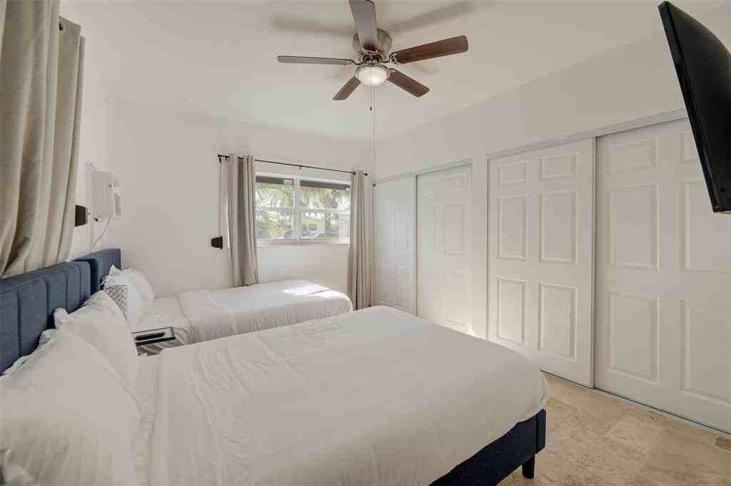 1951 Nw 33rd St - Photo 4 of 12